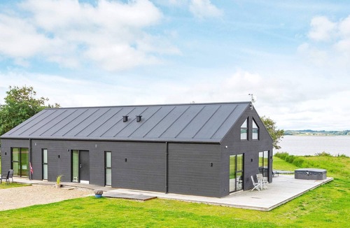 Skals House | Luxury Panoramic Retreat-By Traum