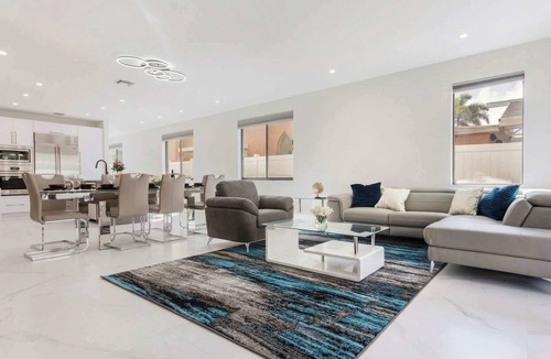 Colee Hammock House | Luxury Paradise, walk to Las Olas -5 mins to Beach