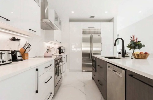 Colee Hammock House | Luxury Paradise, walk to Las Olas -5 mins to Beach