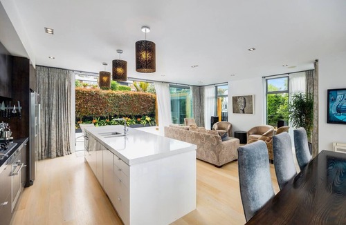 Parnell House | Luxury Parnell Pad with a Pool