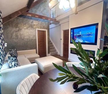 Penarth Apartment | Luxury Penarth Loft - Near Cardiff