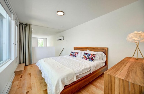 Pointe-Saint-Charles Apartment | Luxury Penthouse 3Bedrooms 2Bathrooms Downtown Private Roof Terrace presented by TripMontreal