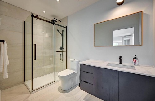 Pointe-Saint-Charles Apartment | Luxury Penthouse 3Bedrooms 2Bathrooms Downtown Private Roof Terrace presented by TripMontreal
