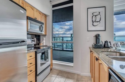Bathurst Quay Condo | Luxury Penthouse ~ 5* Location ~ Breathtaking View