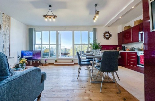 Canterbury Apartment | Luxury Penthouse Flat | Available Thu - Mon Weekly