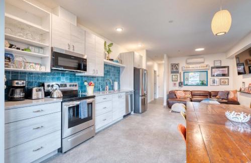 Hosford-Abernethy House | Luxury Penthouse - Rooftop Deck - 3BR - AC