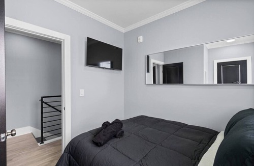 Kingman Park Hotel | Luxury Penthouse Unit+ Rooftop+ Private Parking+3BD