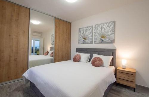 Moca Apartment | Luxury Penthouse - Views, Hot Tub & Pool