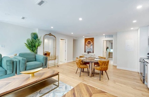 Downtown Montreal Apartment | Luxury Penthouse w/Rooftop Patio & Parking - 8