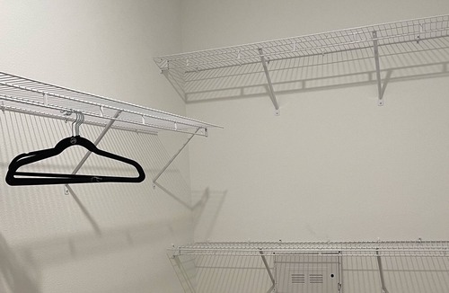 Baymeadows Condo | Luxury Pet Friendly Studio w/ Pool & Gym - Sleeps 3