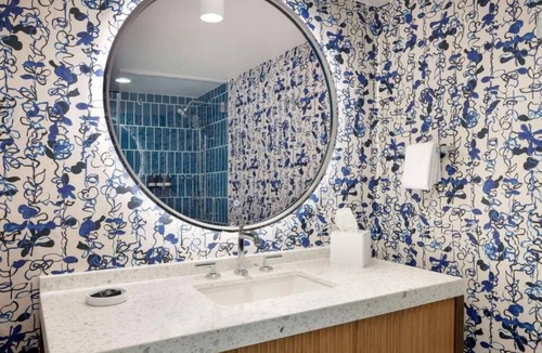 Glencoe Hotel | Luxury Pet-Friendly Room w/Pool Near SMU Campus