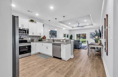 Murrells Inlet Villa | Luxury Pondside Retreat