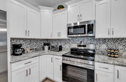 Murrells Inlet Villa | Luxury Pondside Retreat