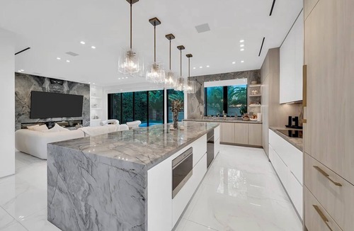 Coral Way Hotel | Luxury Pool Home - Downtown Brickell