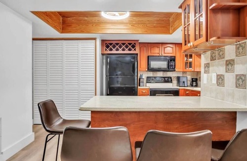 Sunrise House | Luxury Pool Home Near Sawgrass Mills & South Florida’s Best