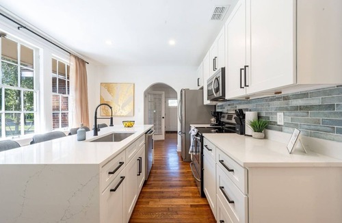 San Marco House | Luxury Pool & Hot Tub Oasis with Guest Suite