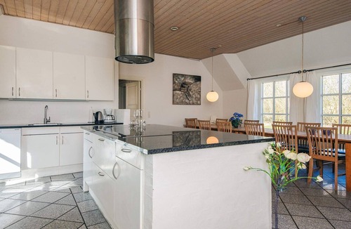 Øby House | Luxury Pool House near Sea