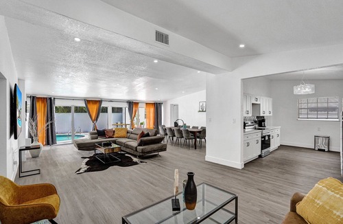 Ives Estates Villa | Luxury Pool Villa 5BD 4BA