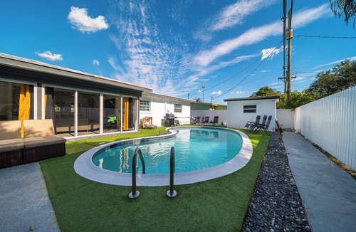 Ives Estates Villa | Luxury Pool Villa 5BD 4BA