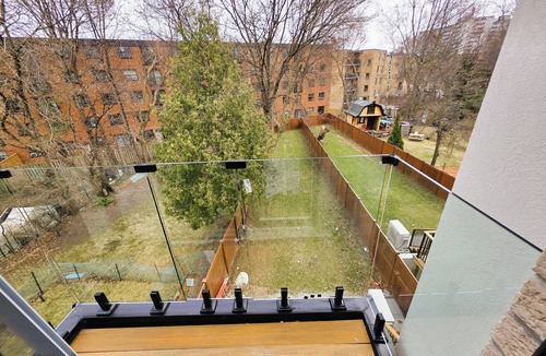 Woodbine Gardens House | Luxury Premium 4BR Home | Free Parking | Near Downtown Toronto
