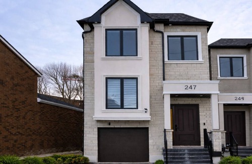 Woodbine Gardens House | Luxury Premium 4BR Home | Free Parking | Near Downtown Toronto