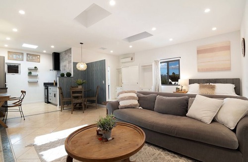 Pico - Robertson Apartment | LUXURY PRIME Beverly Hills UPPER private Unit