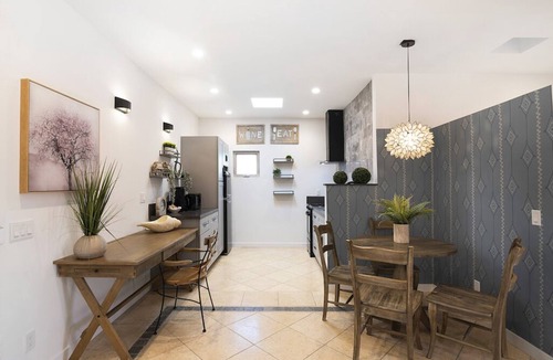 Pico - Robertson Apartment | LUXURY PRIME Beverly Hills UPPER private Unit