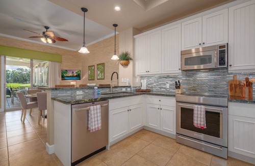 Kulalani Condo | Luxury + Privacy ✨ Sleeps 8 🛌 Beach Club Access 🏖️