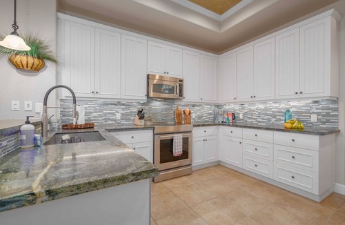 Kulalani Condo | Luxury + Privacy ✨ Sleeps 8 🛌 Beach Club Access 🏖️
