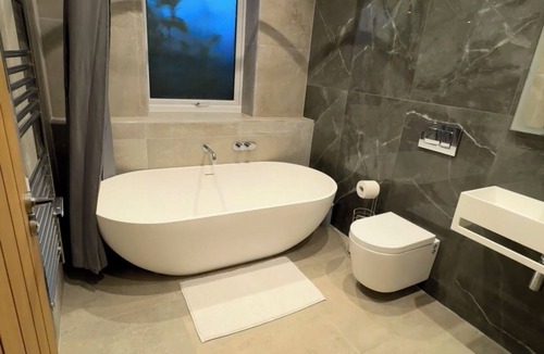 Winterbourne House | Luxury private bungalow in Winterbourne