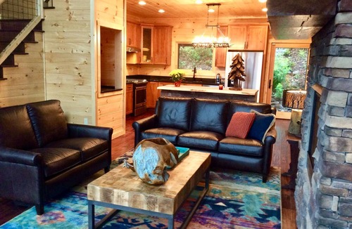 Gatlinburg Cabin | Luxury Private Cabin with Mt.Le Conte views! 5 Stars, Hot Tub, Theatre/Game Room