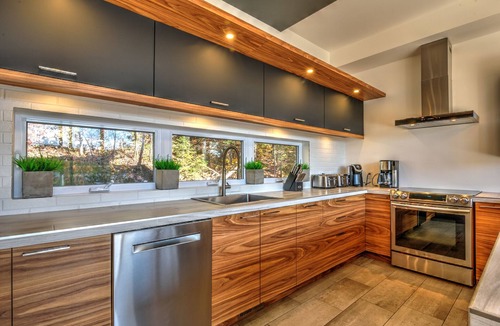 Chertsey Cottage | Luxury private estate, waterfront, accommodates 14 people, very private area.
