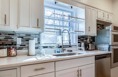 Buechel House | Luxury: Private Pickleball, Tennis, Pool, & Hottub