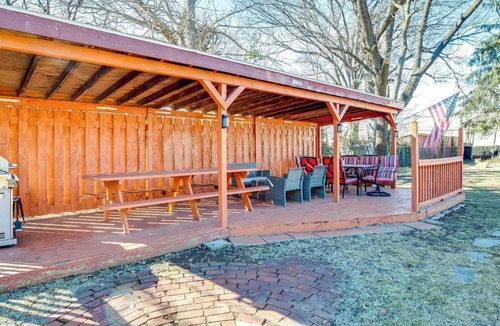 Buechel House | Luxury: Private Pickleball, Tennis, Pool, & Hottub