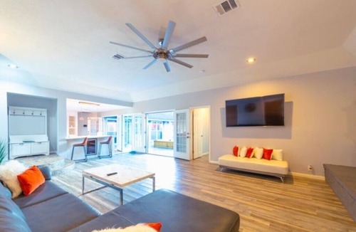 Cloverleaf House | Luxury Private Pool and Resort. 3bd/2.5ba