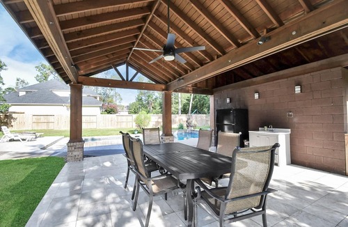 Conroe House | Luxury Private Resort Villa Pool& Backyard Oasis