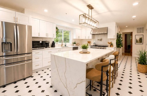 Irvington House | Luxury Private Retreat - 7 Bedrooms - 5.5 Baths - Sleeps Large Groups