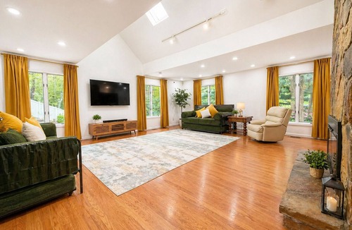 Irvington House | Luxury Private Retreat - 7 Bedrooms - 5.5 Baths - Sleeps Large Groups