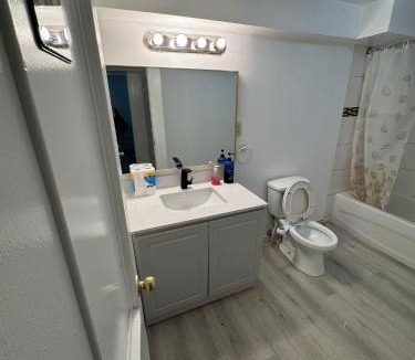 Malton House | Luxury Private Room With Attached Washroom Darcel08