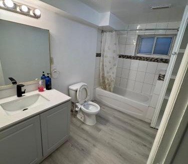 Malton House | Luxury Private Room With Attached Washroom Darcel08
