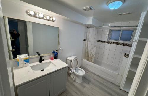 Malton House | Luxury Private Room With Attached Washroom Darcel08