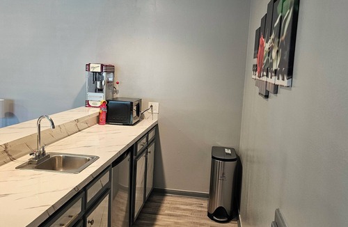 Memorial Parkway Condo | Luxury Private Studio Quiet Residential Area Not Hotel or Apartment Complex