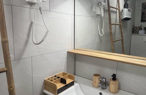 Neuvireuil House | Luxury private suite with jacuzzi - Ô'spa Zen