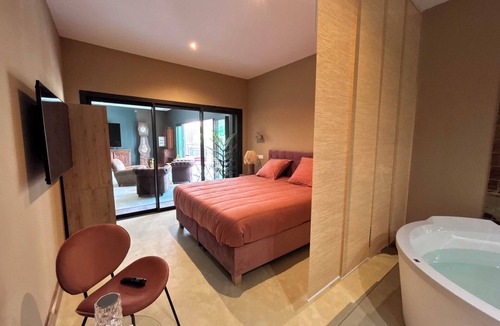 Torreilles Bed & Breakfast | Luxury private suite, the colonial house