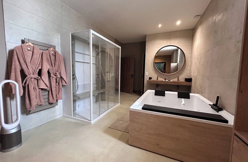 Torreilles Bed & Breakfast | Luxury private suite, the colonial house