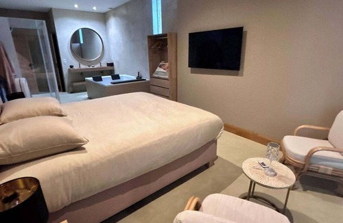 Torreilles Bed & Breakfast | Luxury private suite, the colonial house