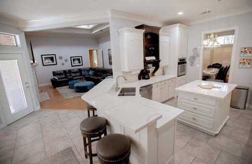 Beaumont House | Luxury Property 5BR 5BA Sparkling Pool, Outdoor Entertainment Area, Billiards Ro