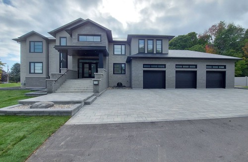 Amherstview House | Luxury Property, Water views, 5-6 beds
