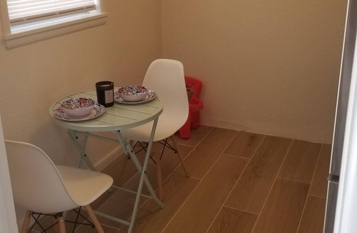 Lakeview Resort | Luxury Queen Studio With Kitchen Sleeps 3
