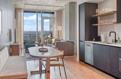Rainey Street Historic District Apartment | Luxury Rainey St Condo Rooftop Pool & Balcony